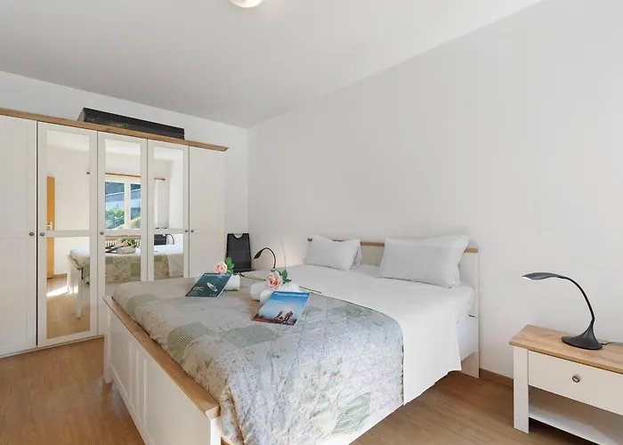 Garden On The 1 - Happy